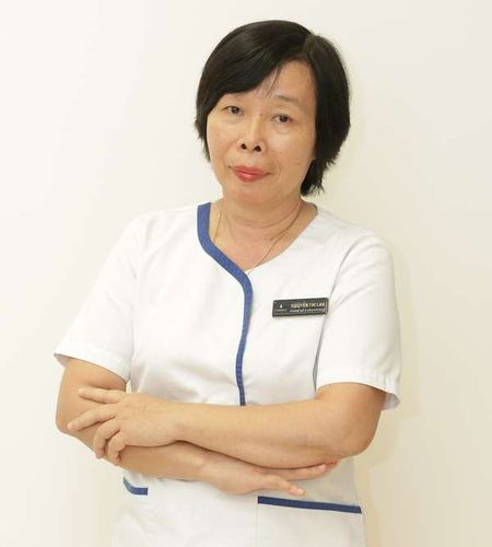 Kỹ thuật viên Nguyễn Thị Lan